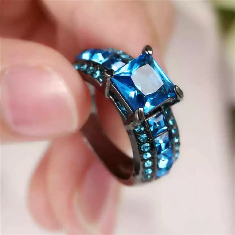 Stunning sky blue/black gold ring